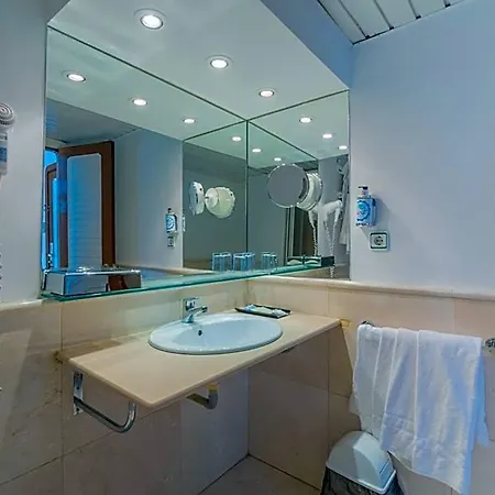 Nayade Hotel 3*